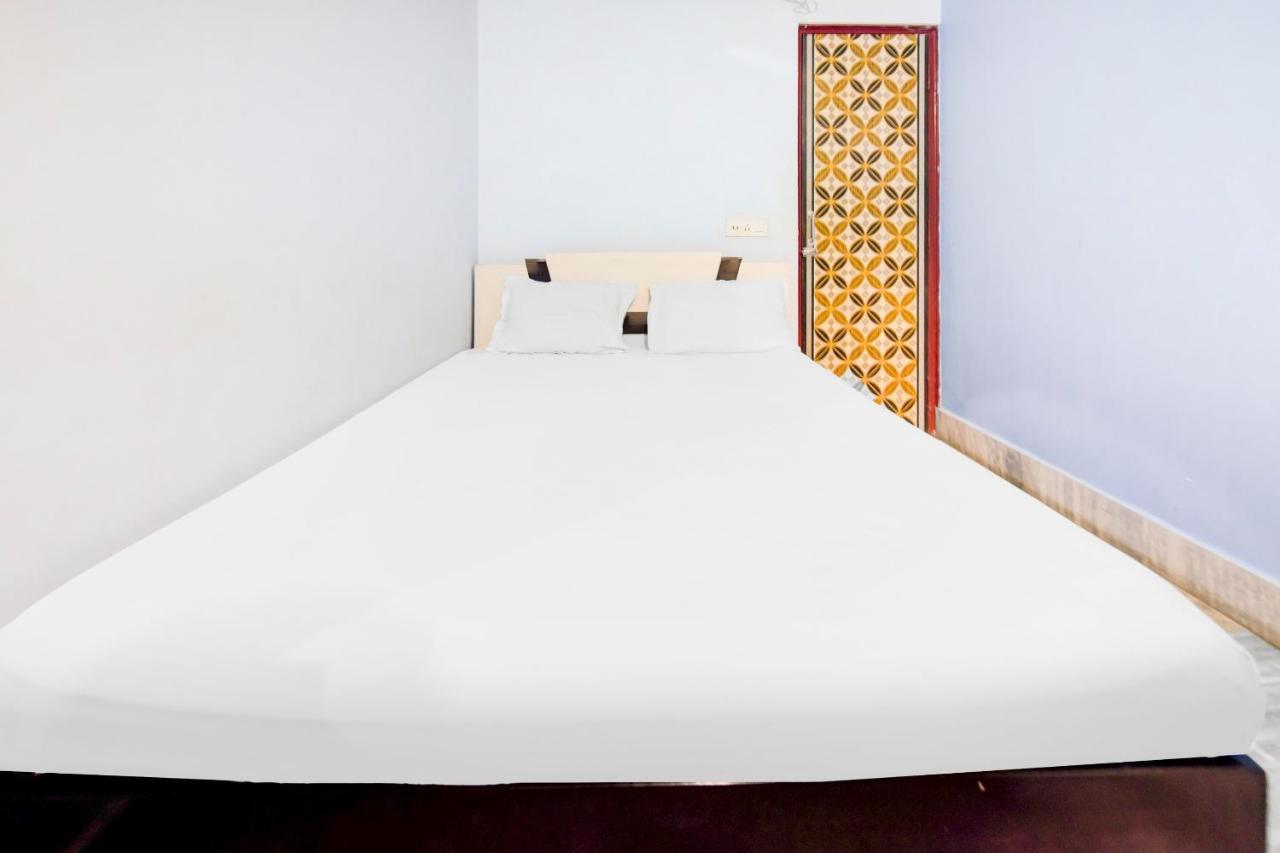 Oyo 30975 Karunamoyee Hotel 3*