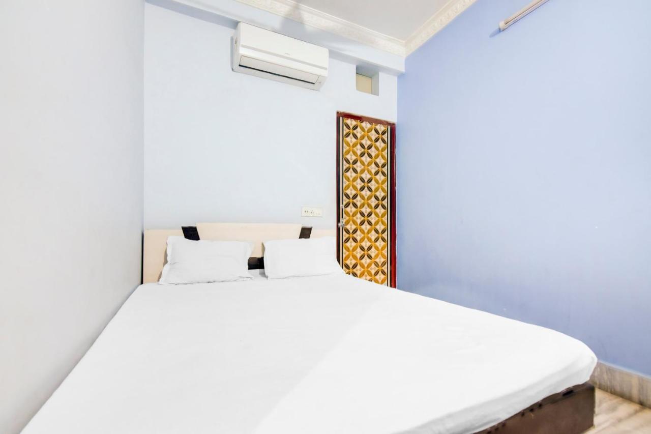 Hotel Oyo 30975 Karunamoyee Kolkata